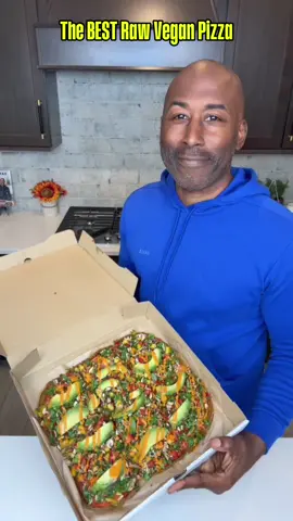 The BEST raw vegan pizza and sea cakes from Muu Raw Vegan #vegan #food #healthy