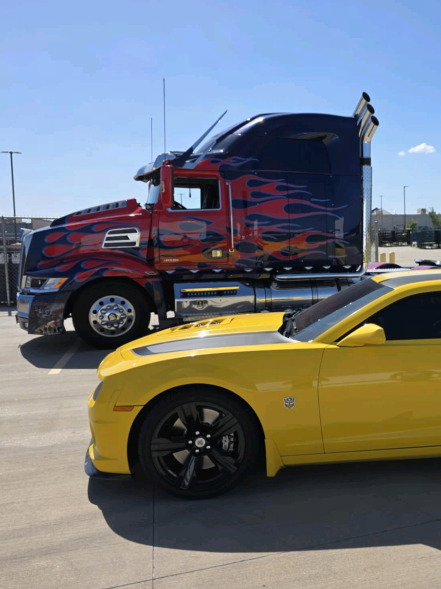 Autobot victory ... Autobot victory! 🙌💪🐝💙 #optimusishere #bumblebee #optimusprime #transformers #transformerstok 