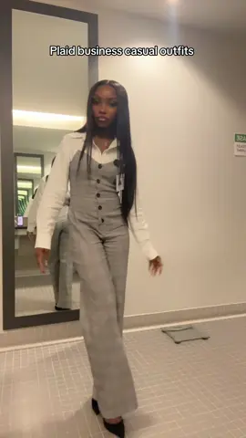 1 or 2? 🫣 @Fashion Nova sponsor me!!🙄 #corporatebaddie #officesiren #workoutfits #corporateoutfits #officeoutfit 