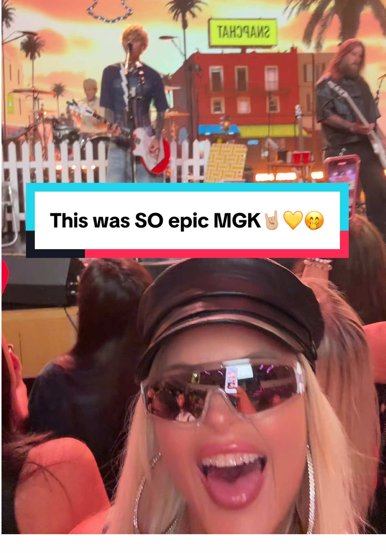 @mgk 🤘🏼🤭🥰💛 he threw his pick at me and I was like what just happened 😂 #machinegunkelly #mgklive #lostamericana #mgktok #sweetcaroline 