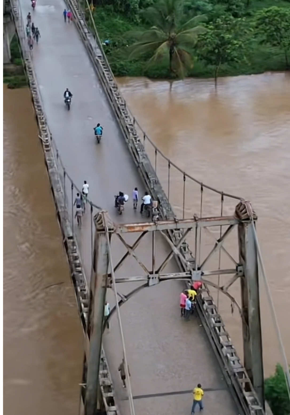 La rivière de la Grand-Anse et le pont Dumarsais Estimé. #haitiantiktok #viralvideo #viral #viraltiktok #ayiticherie 