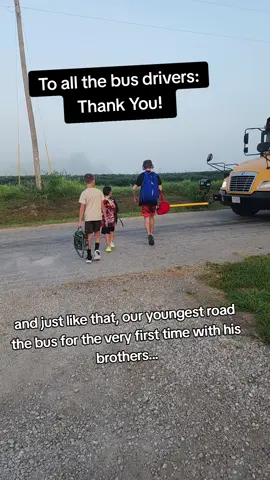 Thank you to our bus drivers 💛 #schoolbusdriver #firstdayofschool🚍 #growingup #memories 