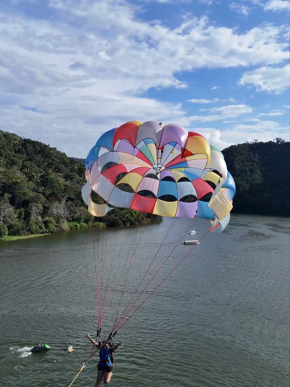 El dinero vuelve, la juventud no 😜  #viajes #parasailing #selva #tarapoto_perú🇵🇪💚🌴 