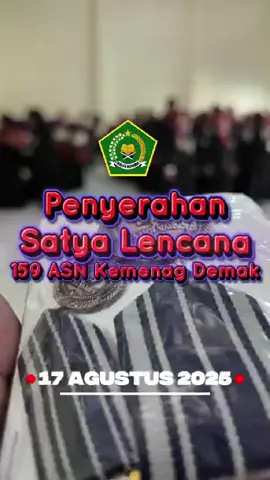 “Bakti tak sekadar kata, tapi nyata dalam karya. Dalam rangkaian peringatan kemerdekaan, Kepala Kantor Kemenag Demak menyerahkan Satyalancana Karya Satya kepada 159 ASN yang telah setia mengabdi. Bangga jadi bagian dari Indonesia! ❤️🤍 #KemerdekaanRI #ASNSetia #KemenagDemakBerdampak” 