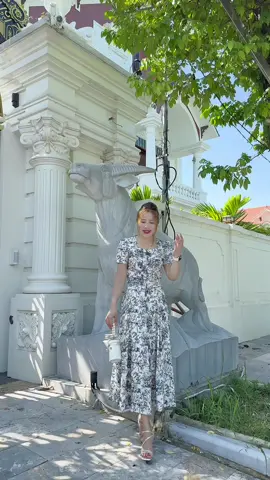 Váy đẹp mà sang giá lại hạt rẻ nha#xưởngmaykienthuy #xuhuongtiktok #vaythietke #váydutiec 