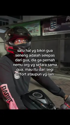 senyumin aja si wkwkw