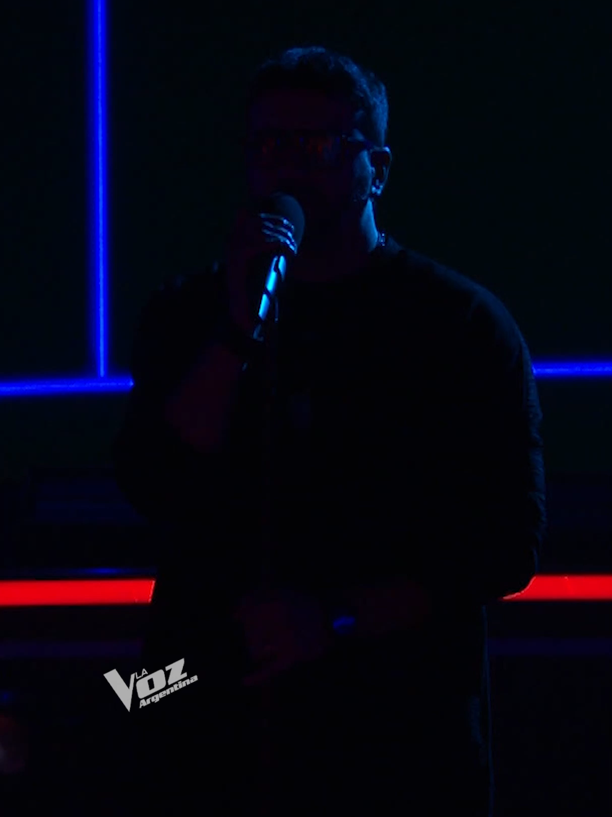 Luis González se sube al escenario con “La luna” de Ahyre 🌙🎶 🚀 #LaVozArgentina con Nico Occhiato por Telefe 📺 También en HBO MAX