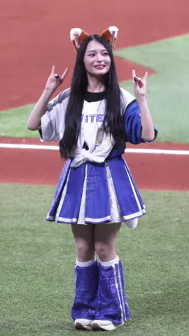 きりちゃんのきつねダンスが可愛すぎる🦊💕 　 2025.08.20 📍 エスコンフィールドHOKKAIDO #桐原美月 ちゃん(@桐原美月 ) 　 #アイドル #CANDYTUNE #きゃんちゅー #fyp 