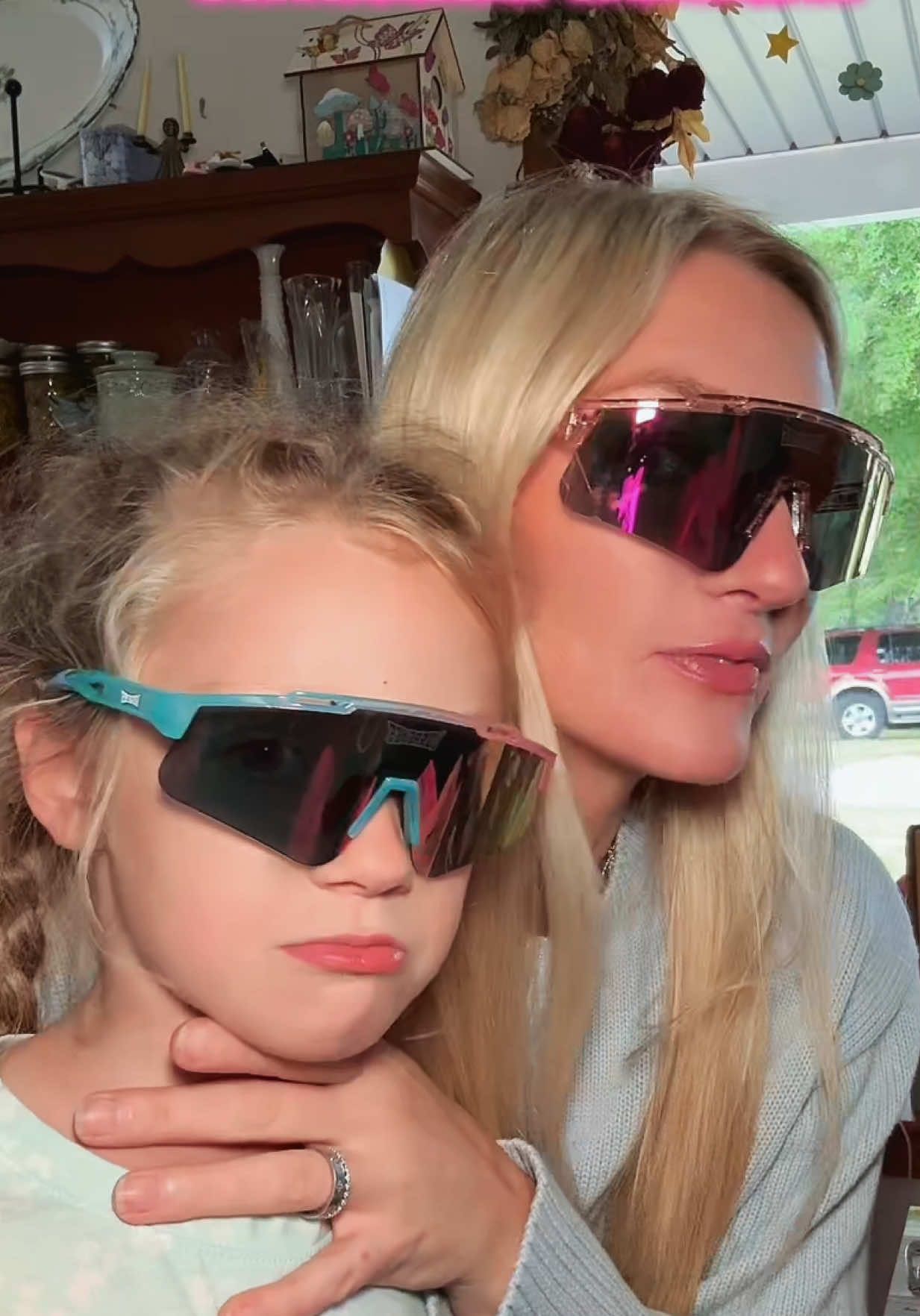 FREE SHIPPING! I want to say the nose guard is Anti-Fog?! These would be PERFECT on the field or racetrack. Truly I’m OBSESSED with these. Comfy, No-Slip Grip, UV400, nose guard?! Buy a pair, YOU BOTH NEED. @LOSREYES #losreyes #sunglasses #sportsglasses #noseguard #uv400 