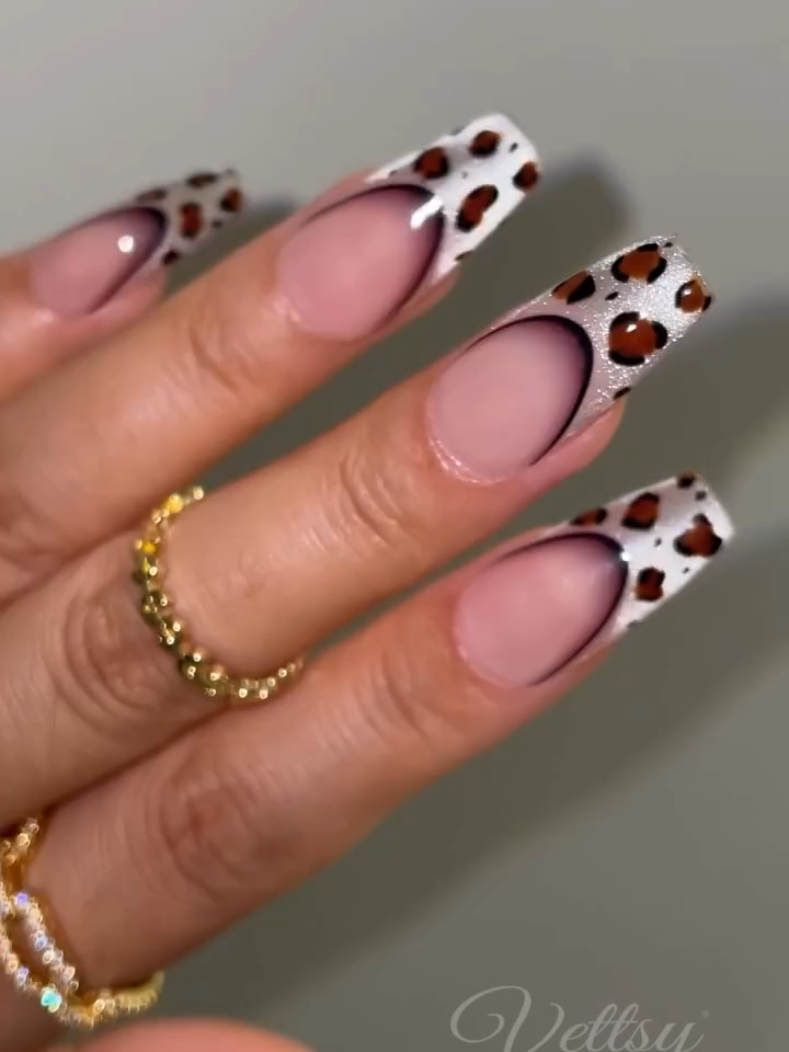 🐆 Cat Eye Leopard French Nails 💅 Is it your fall nail choice?✨ 🛒Using Vettsy: ✨Super Cat Eye Gel-Fine ✨Nail Stickers-Ombre French ✨Hema-Free Gel-Glazy 👉 Shop the same nail supplies via my bio or visit vettsy.com Follow @vettsystore & @vettsynails for more nail inspiration 🧚‍♀️ 👭Tag friends who would like this👭 #vettsynails #vettsycateye #cateyenails #magneticnails #nailinspo #autumnnails #leopardnails #frenchnails #fallnails #brownnails #nailideas #nailsathome #diynail