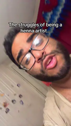 I guess you know this audio made me laugh and so much more this probably brought my day. Thought I’d just show you guys what my evening looks like when I have to do henna on myself. #fyp #fypシ 