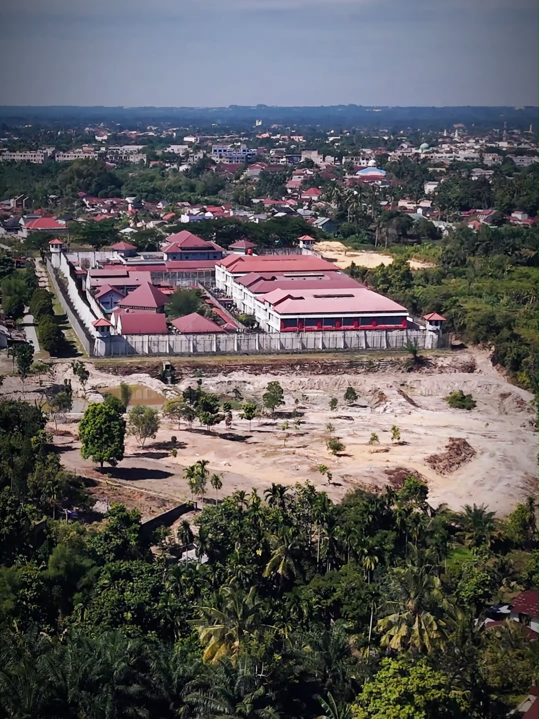 “Budaya anti korupsi bukan sekadar slogan. Ia hidup dalam setiap langkah, dalam transparansi koperasi, dalam pembinaan yang memberi arti. Dari pegawai, untuk warga binaan, menuju masa depan yang lebih jujur dan bermartabat. 🤝” #KemenImiPas #AgusAndrianto #SilmyKarim #DitjenPas #Mashudi #GunGunGunawan #PemasyarakatanRiau #Maizar #RutanPekanbaru #NimrotSihotang #IntegritasAdalahKekuatan  #BudayaAntiKorupsi