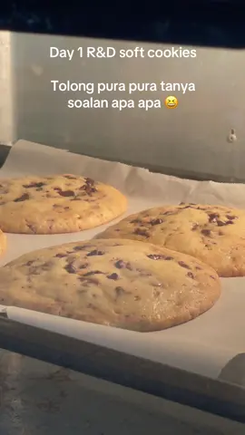 Tanya je apa apa. Over eh dia spread dah macam lempeng #SmallBusiness #softcookies #homebaker #melaka #malaysiatiktok 
