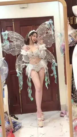 FAKE BODY thích bộ này lém  #costume #oufits #poolparty #dancerfeels #trangphuc 