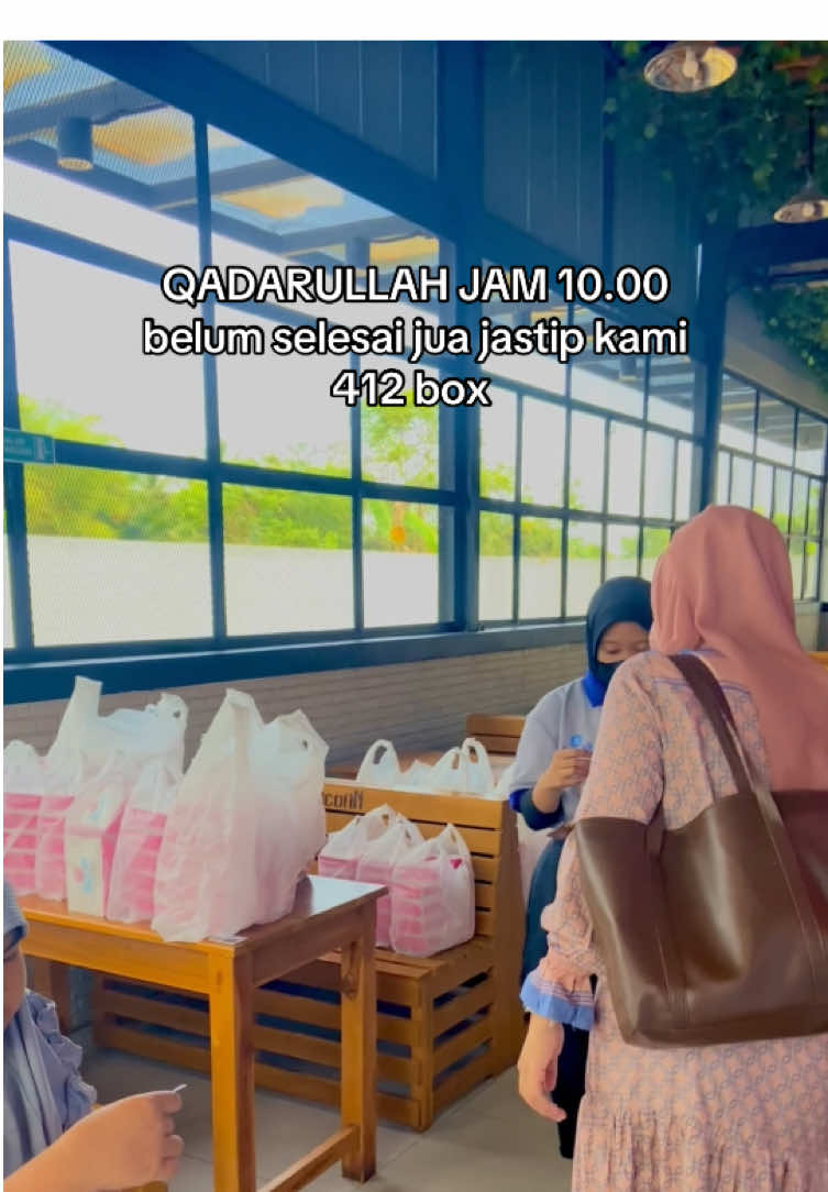 Qadarullah mungkin nanti jadi evaluasi gasan jastip selanjutnya tp memang td kami tanyakan dan konfirmasi krn kami janjinya ambil jam 7 pago sama 8 pagi tapi jam 10 blm selesai pas harini krn kami banyak bnr pesanan jadi molor banar 🥹 #jastipmiegacoankandangan #jastipmiegacoan #jastipmiegacoan #miegacoan #miegacoanbarabai 