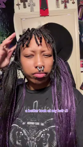 i didnt dip it here yet tho so they were still straight, idk if i wanna straighten them back or not #purplegoth #alt #altpoc #blackgoth #boxbraids 