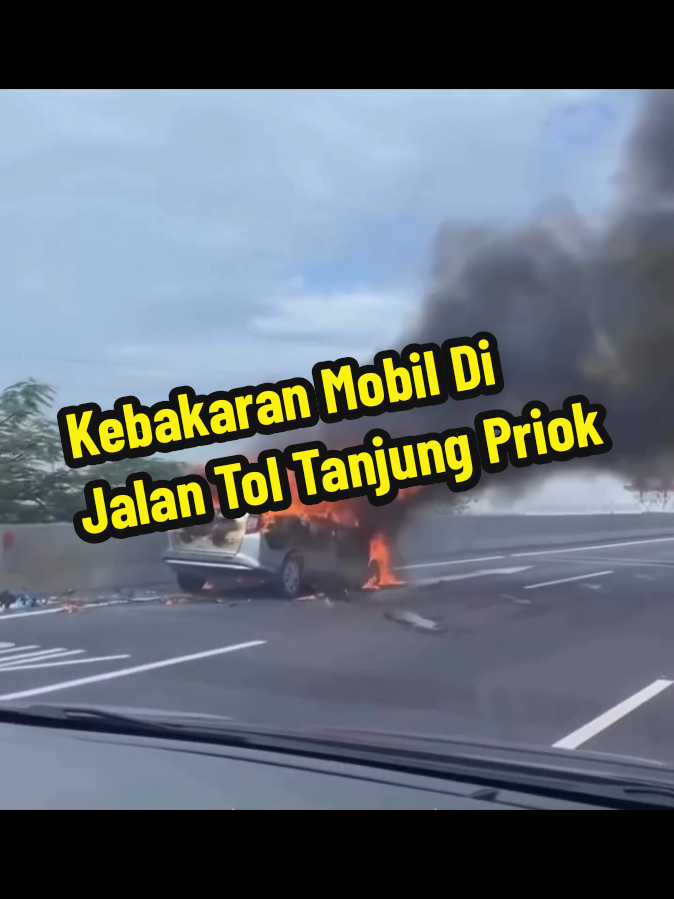Kamis pagi, 21 Agustus 2025, dilaporkan terjadi kebakaran mobil di Jalan Tol Tanjung Priok KM.19 arah Bandara Soekarno-Hatta. Mohon berhati-hati dalam berkendara. #toltanjungpriok #jakartautara    ----- Ikuti akun kami untuk update informasi terkini Jakarta dan sekitarnya ----- 📹 : ig via gebyandasta_