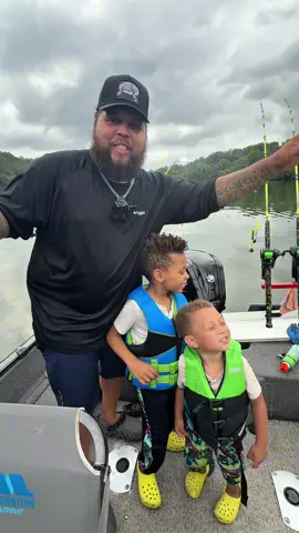 Took the kids out fishing today and got them on some fish 🎣 