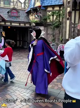 Disney’s Evil Queen Roasts People🤣👑👑#tiktok #disney #happy #funny #disneyworld ##queen 