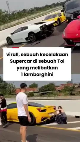 Sebuah video menampilkan kecelakaan dari konvoi Supercar di Tol Kunciran, Kota Tanggerang. Salah satu kendaraan yakni Lamborghini hancur hingga porak-poranda usai menabrak guard rail(pembatas jalan).  Jika kamu suka dengan berita-berita yang kami update silahkan  💯 Like 💯 Komen 💯 Share #virall #supercar #kecelakaan 