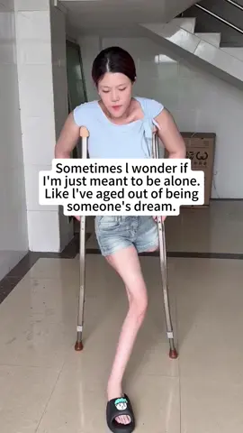 Single life #Freewoman#singlelady#lonelywoman#alonetiktok#widowwoman#singlelife#question 
