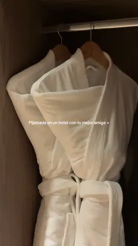 Plan que TIENE QUE estar en tu lista si quieres cambiar un poquito la rutina  👀🤝🏼  #rutina #ideadeplanes #mejoresamigas #pijamada #hotel 