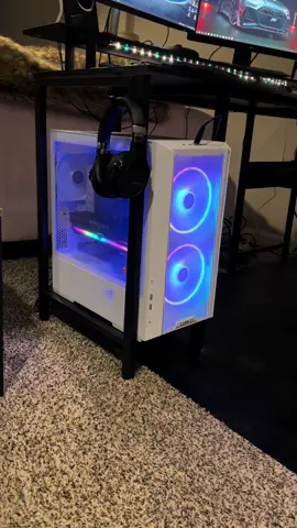 Replying to @Steve new case, working computer, stream are back babbbyyy #tiktoklive #pcmr #pcmasterrace #pcbuild 