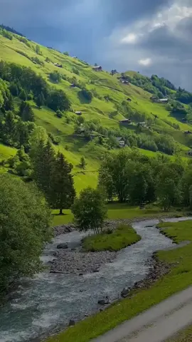 اللهم بك  أصبحنا اللهم نسألُك من العافية دوامُها  ومن الأيام أسعدها ومن الخيرات أعمّه ومن العيش أرغده ومن الرزق أوفره