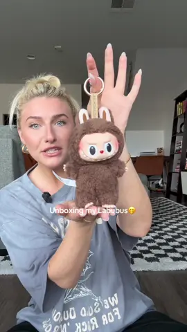 I GOT A SECRET! What’s the protocol!? #labubu #labubuunboxing #blindbox #blindboxopening #secretlabubu 