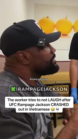 The worker tries to not LAUGH after UFC Rampage Jackson CRASHED out in Vietnamese 😭💀 #UFC #rampagejackson 