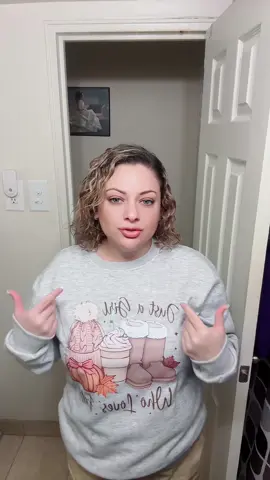 This girl loves fall sweatshirt! This sweatshirt is very cute, great for fall or as a transition piece. I’m in love 😍 #fallsweaters #fallseason #pulloversweater #fallfashioninspo #fallfashion 