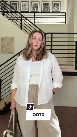 What I wore to work today! This is an oldie but goodie. One of my go to outfits for a hot day. #outfitinspo #outfitoftheday #whatiworetowork #midsizestyle #midsizemillennialmom 