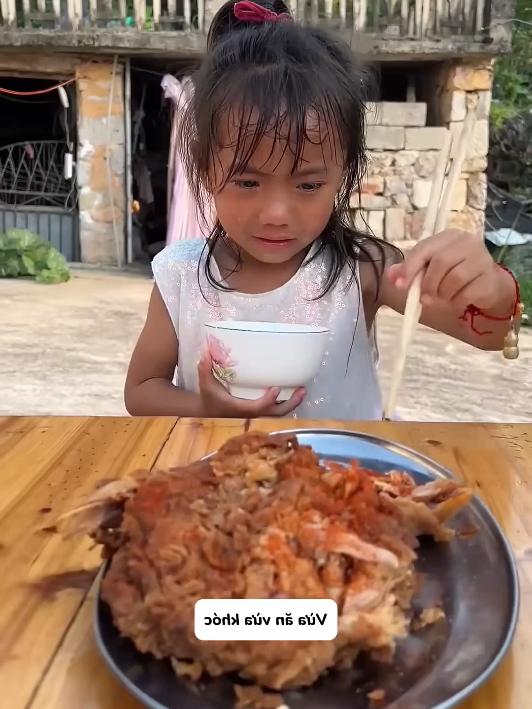 Mẹ kế độc ác đối xử tệ với con chồng