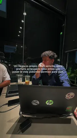 Un negocio propio no es sencillo, pero prefiero arriesgarlo todo antes que pasar la vida pidiendo permiso para vivir. 