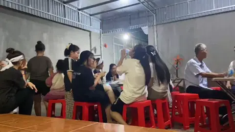 Tận hưởng những điều nhỏ nhặt trong cuộc sống… để rồi một ngày bạn nhìn lại và nhận ra chúng là những điều lớn lao.Hãy trân trọng giây phút bên gia đình bởi đó là cả bầu trời tuổi thơ đáng nhớ.       🫶❤️🏠#xuhuong #giadinhyeuthuong 