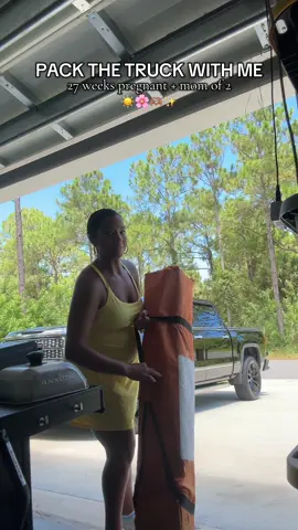 I know y’all gone say something about me lifting this tent…  & I just want y’all to know…  I’m not handicap-  just bc I’m #pregnant 😅🤓 respectfully. #pregnantmama #babybump #packwithme #sahmvlog  @Halara @Halara_official @Halara shop  