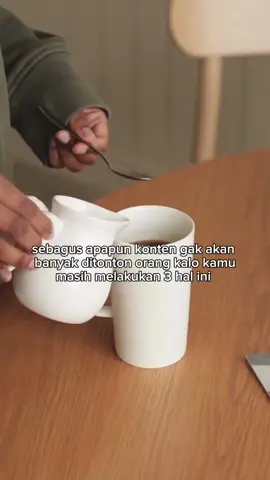 ini berdasarkan dari pengalamanku. 1.membuat konten yang gak sesuai dengan audiens contoh, audiens punya masalah dengan gangguan mental tapi kamu bikin konten edukasi jualan itu pasti gak akan ditonton orang. 2.tidak bisa membuat orang berhenti scroll diawal konten  biasanya dinamakan hook kalo hookmu lemah dan gak bikin orang penasaran pasti akan diskip orang 3.membuat konten dengan niche yang berantakan  perlu diingat, bahwa fokus di satu niche lebih baik daripada banyak niche, karena berfokus di satu niche itu sangat disukai oleh audiens, tapi kalo kamu ingin menambah atau mengganti niche,buat secara bertahap-tahap dan jangan langsung ganti niche#masukberanda #CapCut #niche 