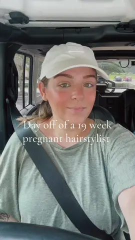 This is why I can’t be productive…. #dayinthelife #pregnancy #salon #hairstylist #dayoff @Tatiana thanks for attempting to come w me for the day 💕