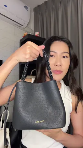 #กระเป๋า #กระเป๋าแฟชั่น #กระเป๋าผู้หญิง #กระเป๋าสะพายข้าง #sophiashopbkk 