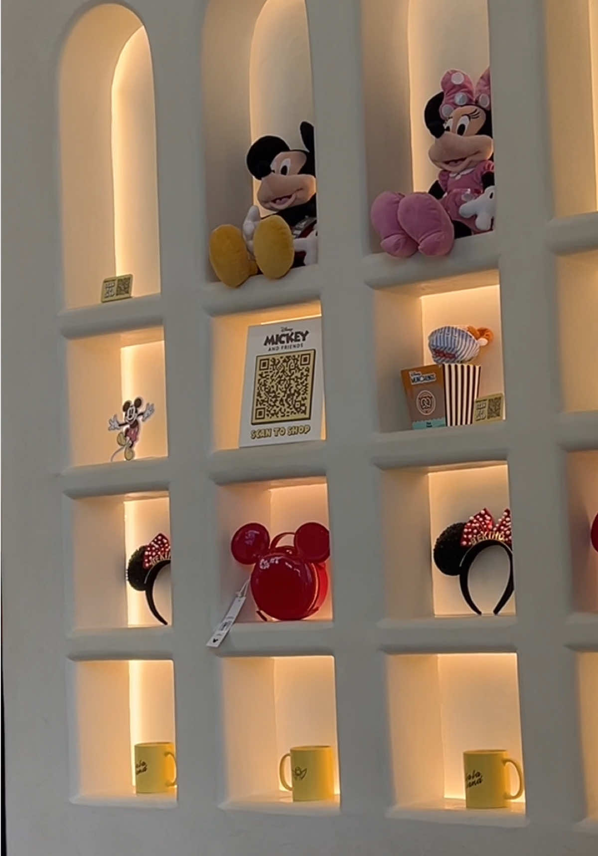 Ameeee 🤩🤩🤩 @La La Land Kind Cafe  #lalaland #mickeyandfriends #disney 