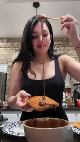 ✨ Quick & Guilt-Free Treat recipe I learn on ig ✨ Melt 1 tbsp unsalted light butter (or coconut oil) 🥥 1 scoop chocolate/vanilla protein 🍫🍦 1 tsp Cocoa powder to taste ☕ Mix it all together, spread on low-carb toast, and enjoy the perfect protein-packed snack!  🌟Credit for this recipe @mattwest_roadtoaesthetics