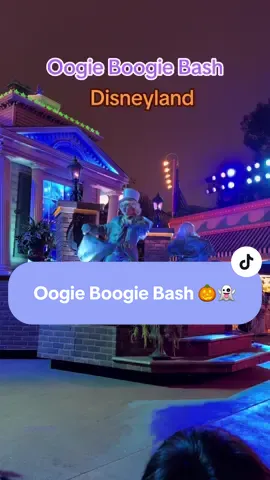 Así se ve California Adventure durante Oogie Boogie Bash, la celebración de Halloween 🎃 en Disneyland🏰 Ya estás listo? Con quién vas este año? Yo soy Adry Cobos Travel Agent, agente certificado Disney✨ #disneyparks #disneyland #oogieboogiebash #agentedisney #disney 