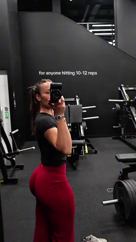 You won’t always be able to add weight every week but your workouts should be aiming for that and thats how hard you should be training.  For us girls our cycle can affect our strength so you will have some great lifting weeks and some not so much. Personally, when I’m on my cycle, I can’t lift as heavy and sometimes I don’t even hit the weight I normally do😙 but be consistent and push for more overtime wearing @Oner Active  discount code | BERDINA #GymTok #fyp #foryou #gymgirlsoftiktok 