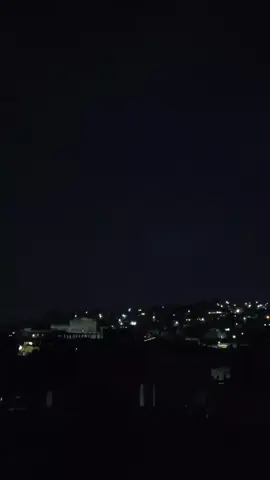 NOCHE DE TORMENTA EN PATZÚN La noche se viste de misterio, el cielo truena con pasión y los rayos iluminan la oscuridad como pinceladas de luz divina. #fyppppppppppppppppppppppp #paratiiiiiiiiiiiiiiiiiiiiiiiiiiiiiii #Viral #nature #naturaleza #Patzun #tormentaelectrica #tormentaelectrica⛈️⛈️⚡ #chimaltenango #guatemala #guatemala🇬🇹 #guatemala🇬🇹viral #rayos #trueno 