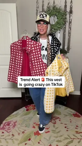 Trend Alert 🚨 This vest is  going crazy on TikTok #vest #sherpavest #oversizedvest #fallfashion #falloutfits @TanmingFashion 