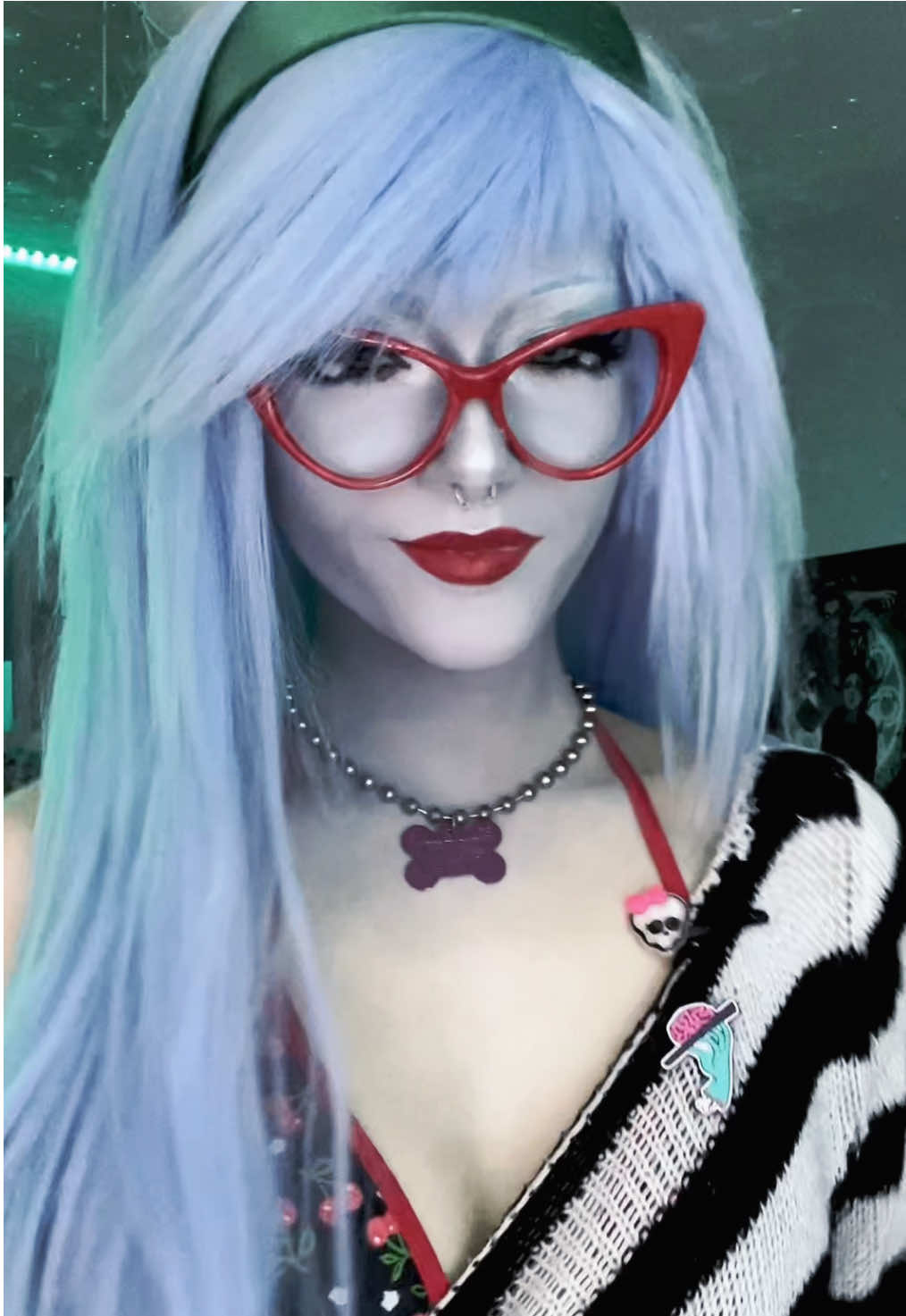 totally thought it said hall omfg… anyway i always find it heartwarming when you guys like a cosplay im not very proud of :,) thank you guys sm! #cosplay #monsterhigh #ghouliayelps #makeup #zombie 