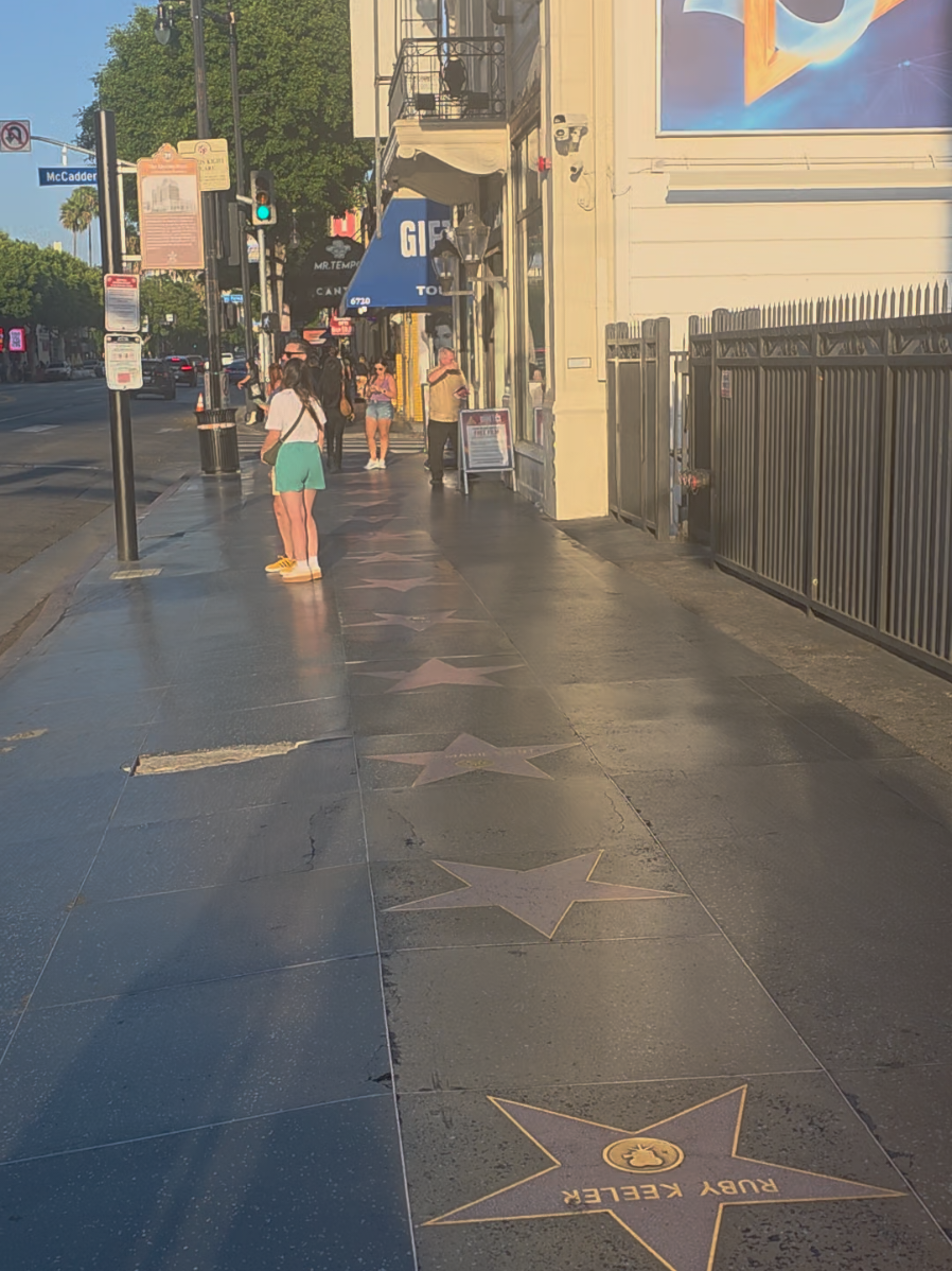 Me an my friend @MattHobbs91  saw Randy trying to recruit those ladies to join #Scientology from far away. #shannonscientology #cutse #cult #jennamiscavige 