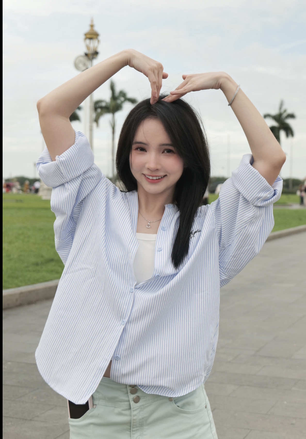 ដើររកបេះដូងមួយចំណែកទៀតចែករំលែកក្តីស្រលាញ់🫶🏻 #fyp #cambodia #foryou #funny 