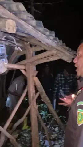Kejari Kabupaten Kupang sidak hingga malam hari dipimpin langsung Kajari Yupiter Selan SH, MHum  Para pelaksana (kontraktor) bekerjalah dengan baik dan bermanfaat bagi masyarakat !!! #fyp #nttpride🏝🔥 #viral #kupang #proyek #masyarakat 