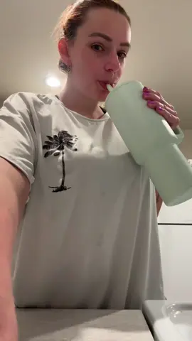 1am… me and my pump. 🍼😂